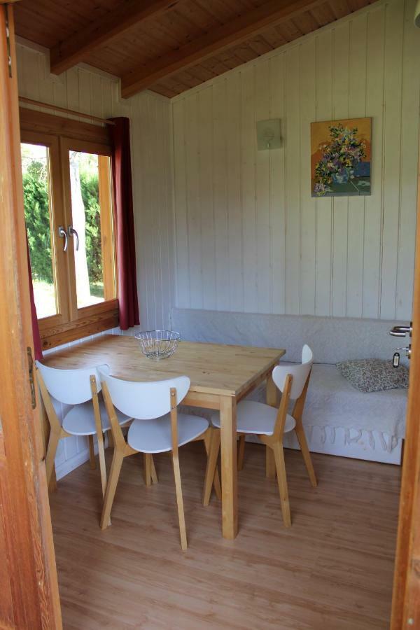 Camping Familial Paisible Avec Piscine, Mobil Home , Chalet, Studio & Emplacement Nue Casties-Labrande Exterior foto