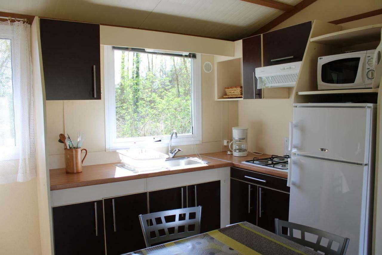 Camping Familial Paisible Avec Piscine, Mobil Home , Chalet, Studio & Emplacement Nue Casties-Labrande Exterior foto