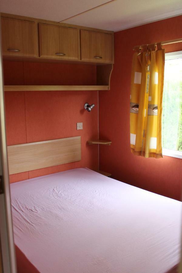 Camping Familial Paisible Avec Piscine, Mobil Home , Chalet, Studio & Emplacement Nue Casties-Labrande Exterior foto